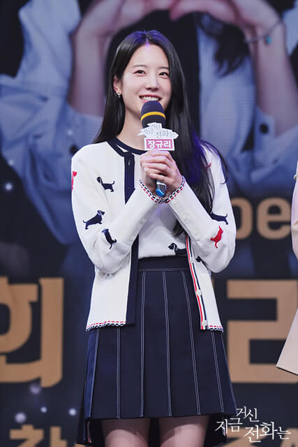 배우들의-제작-발표회-사진입니다.