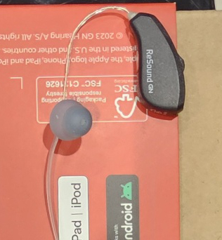 오픈형 보청기 사진입니다