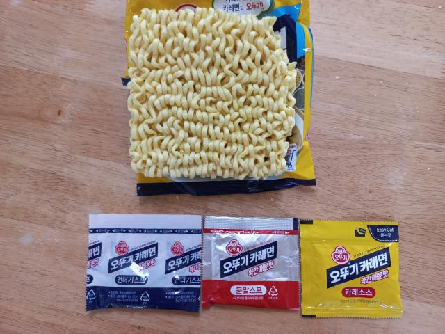 오뚜기 카레면 면발과 스프