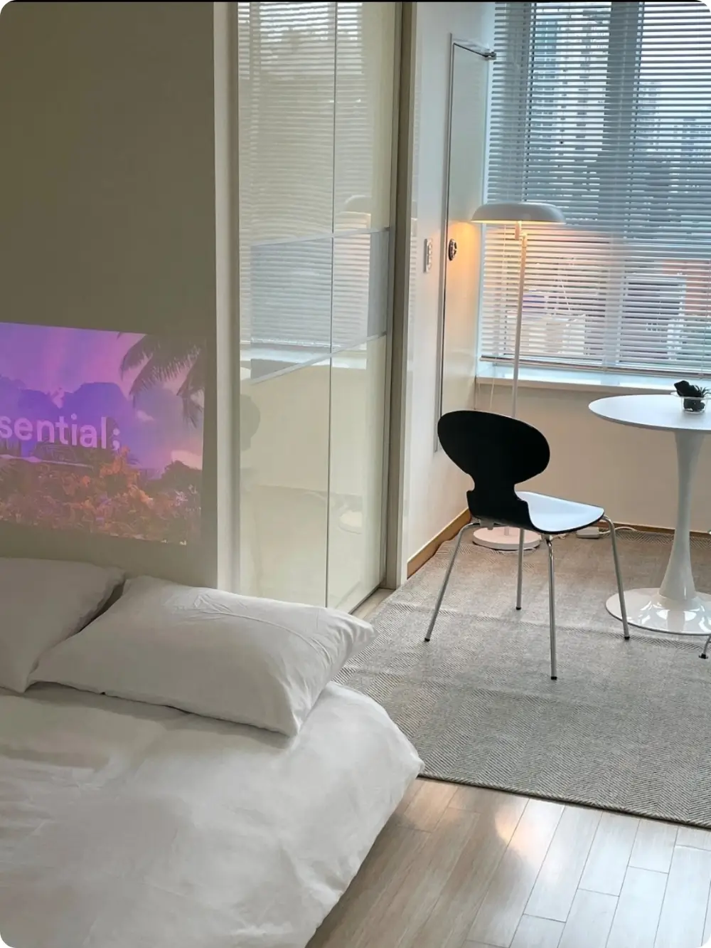 에어비앤비-숙소-거실-빔프로젝트