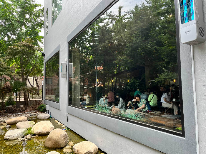 외부에서 바라본 통창