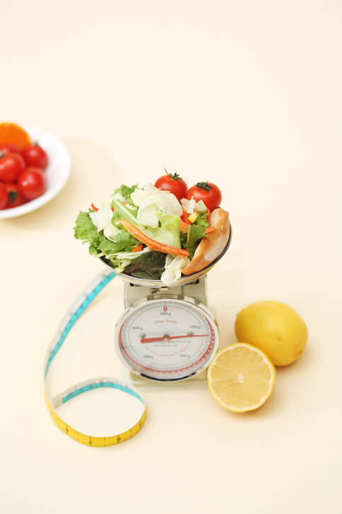 과일들의 칼로리가 표시된 사진