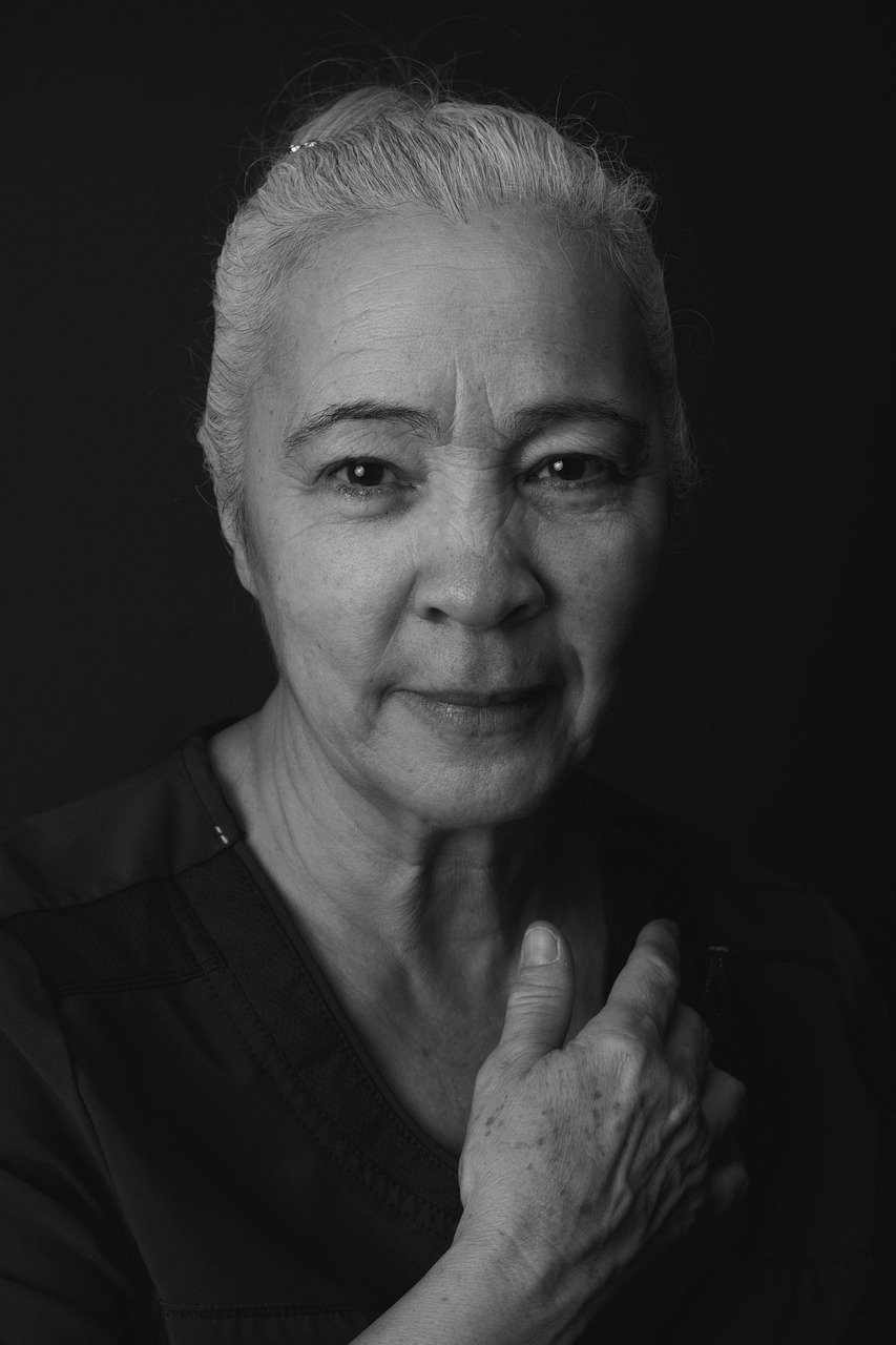 시니어 여자 사진