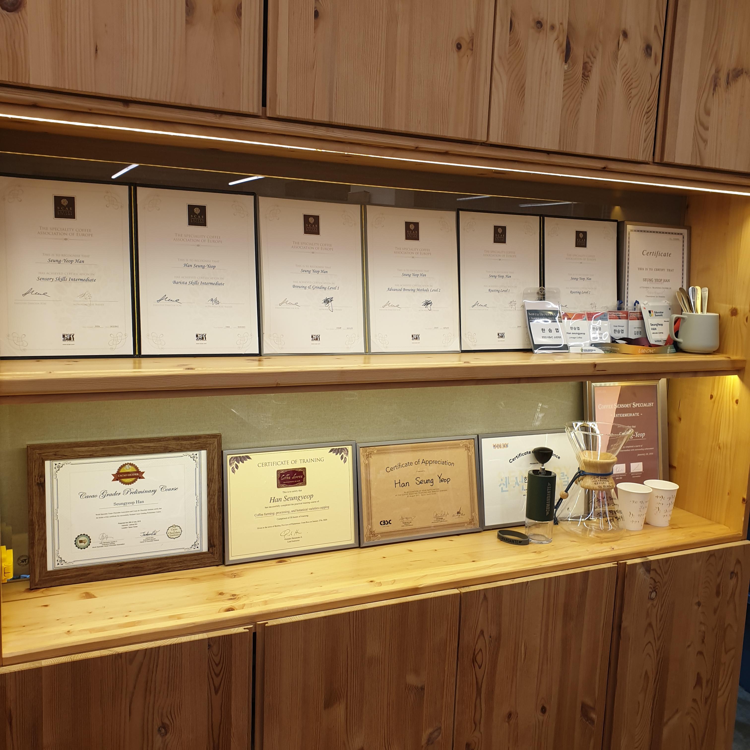 목동 스페셜티 커피 로스터리 카페 링키지 커피 (LINKAGE COFFEE)_각종 자격증들