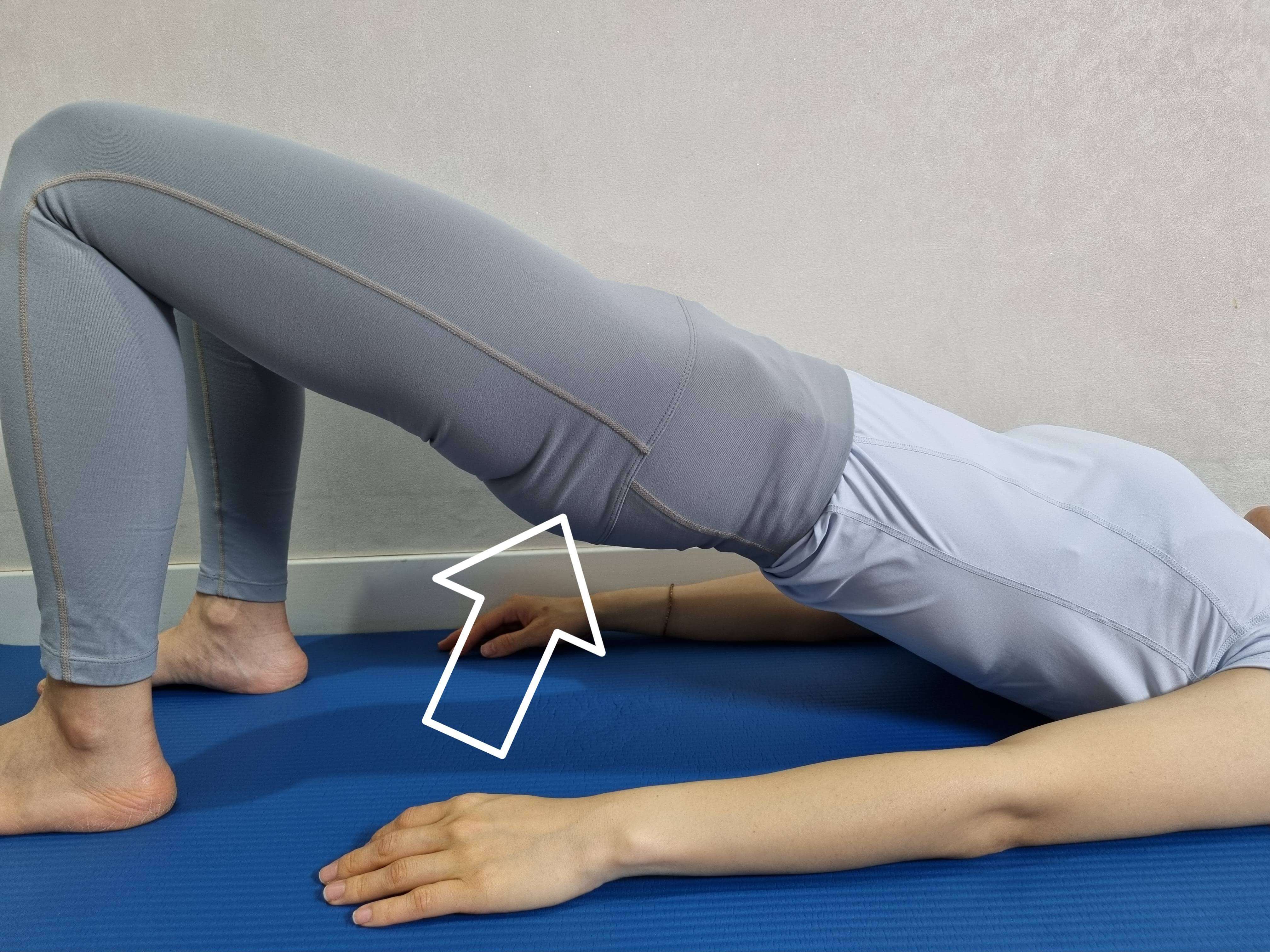 브릿지 사제 - 엉덩이와 햄스트링을 강화