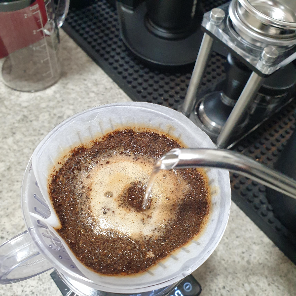 칼리타 드리퍼를 사용한 커피 추출 레시피 with 다이소 드립포트_Pour 하기