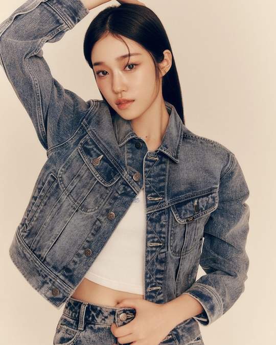 배우 노윤서