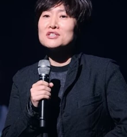 후크엔터테인먼트의 권진영 대표