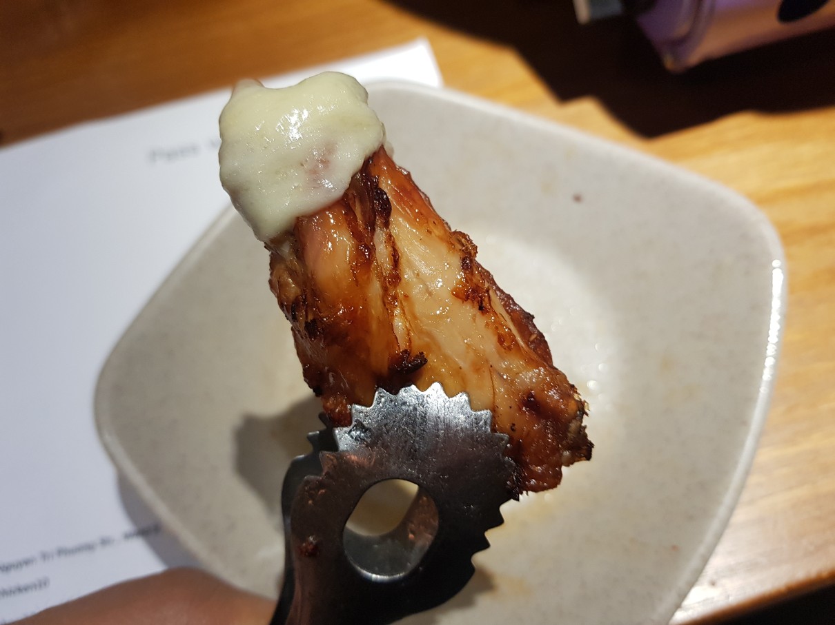 호치민 1군 레탄톤 치킨집 해두리 치킨(Haeduri Chicken) - UFO-Cheese with Oven Roasted Wing