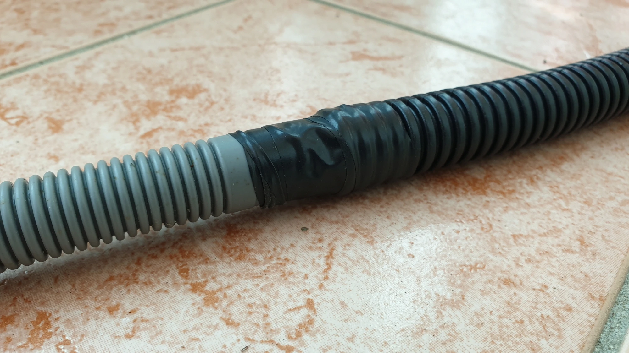 에어컨 물호스 연결 완료 모습