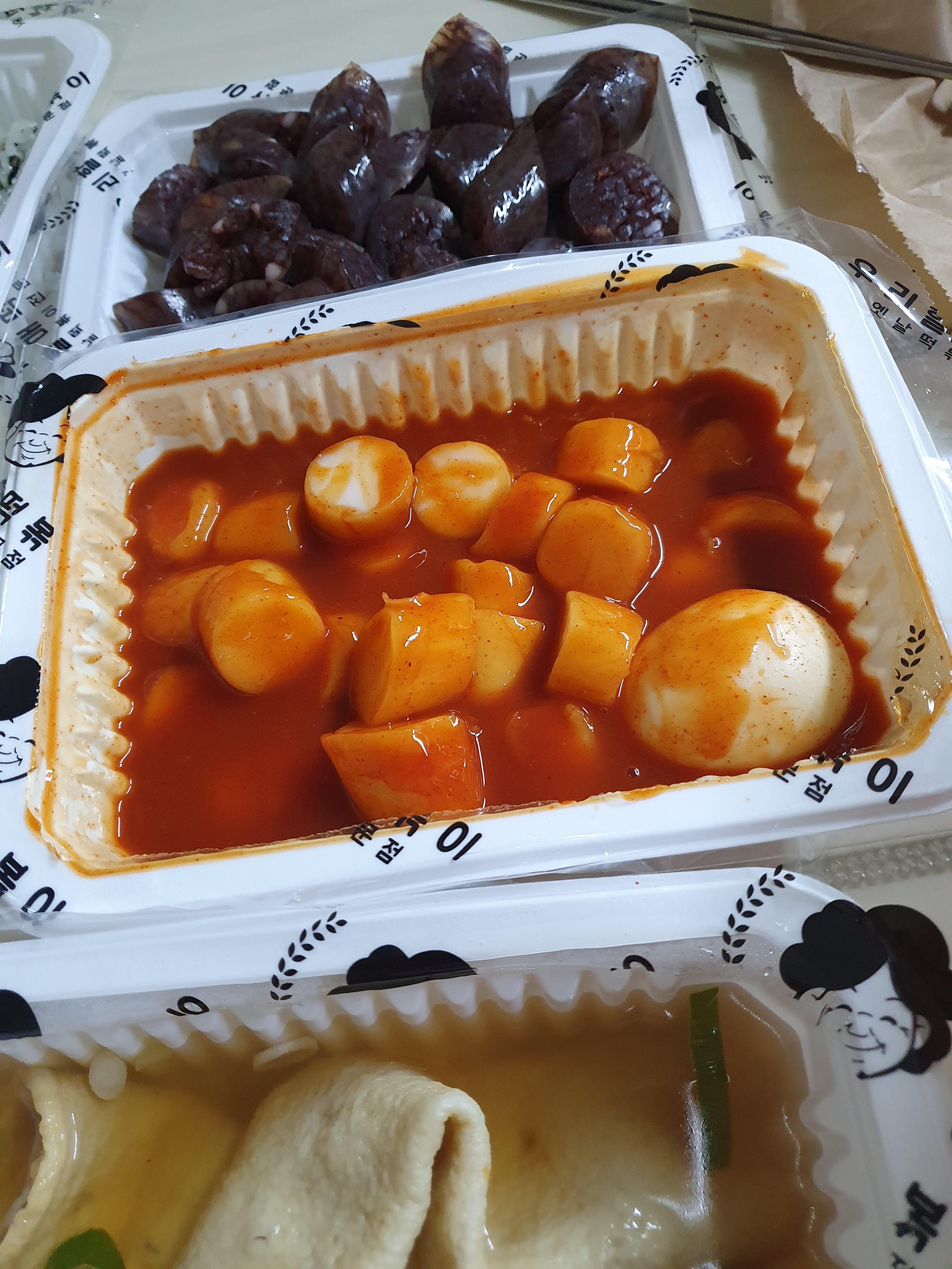 단짠 조합인 우리할매 떡볶이 맛이 좋아요.