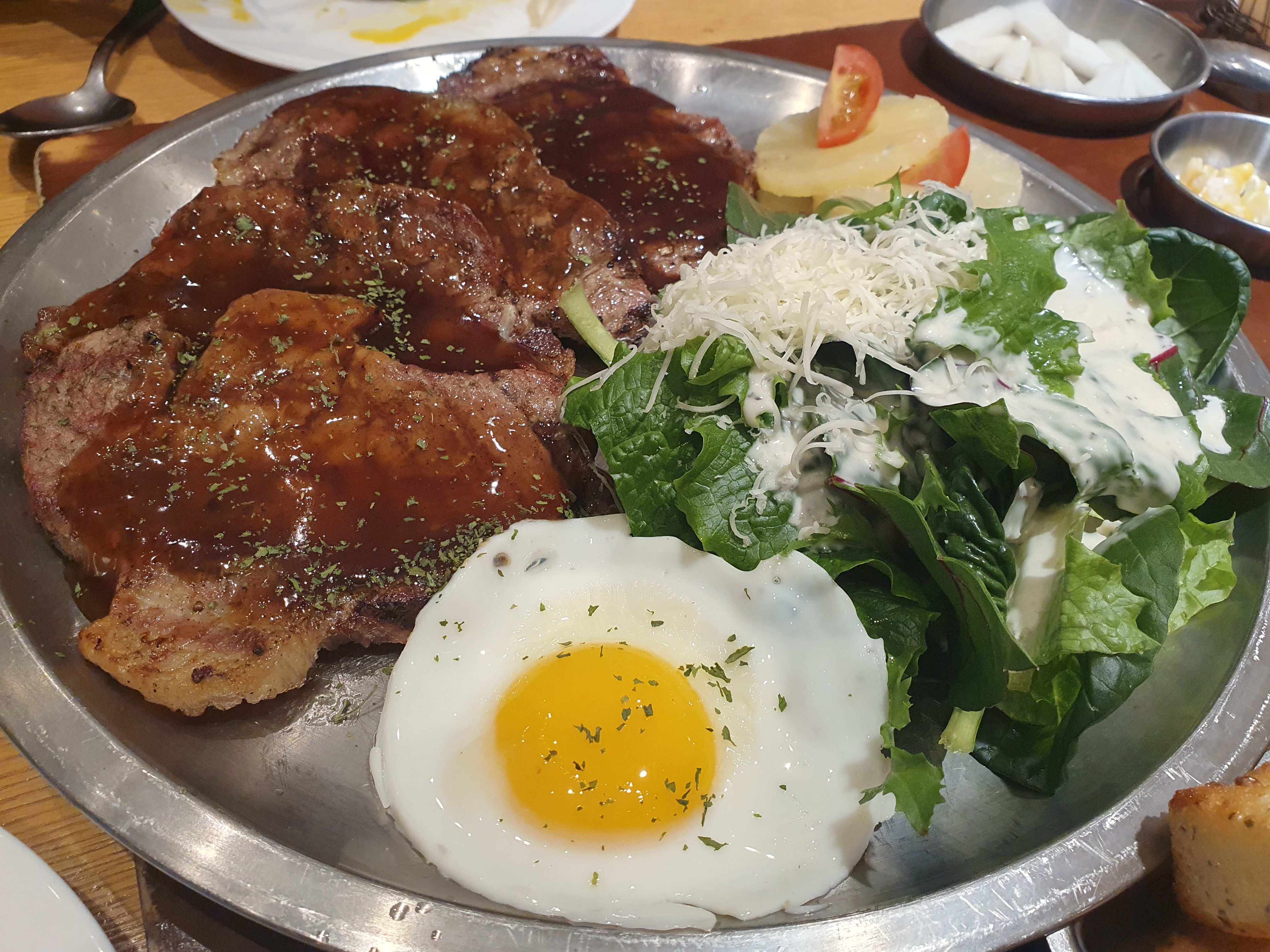 서가앤쿡 대전도안점 목살 스테이크 고기 2덩이 추가함!