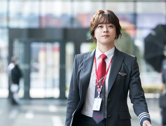 파일럿 넷플릭스 조정석 이주명 한선화 출연