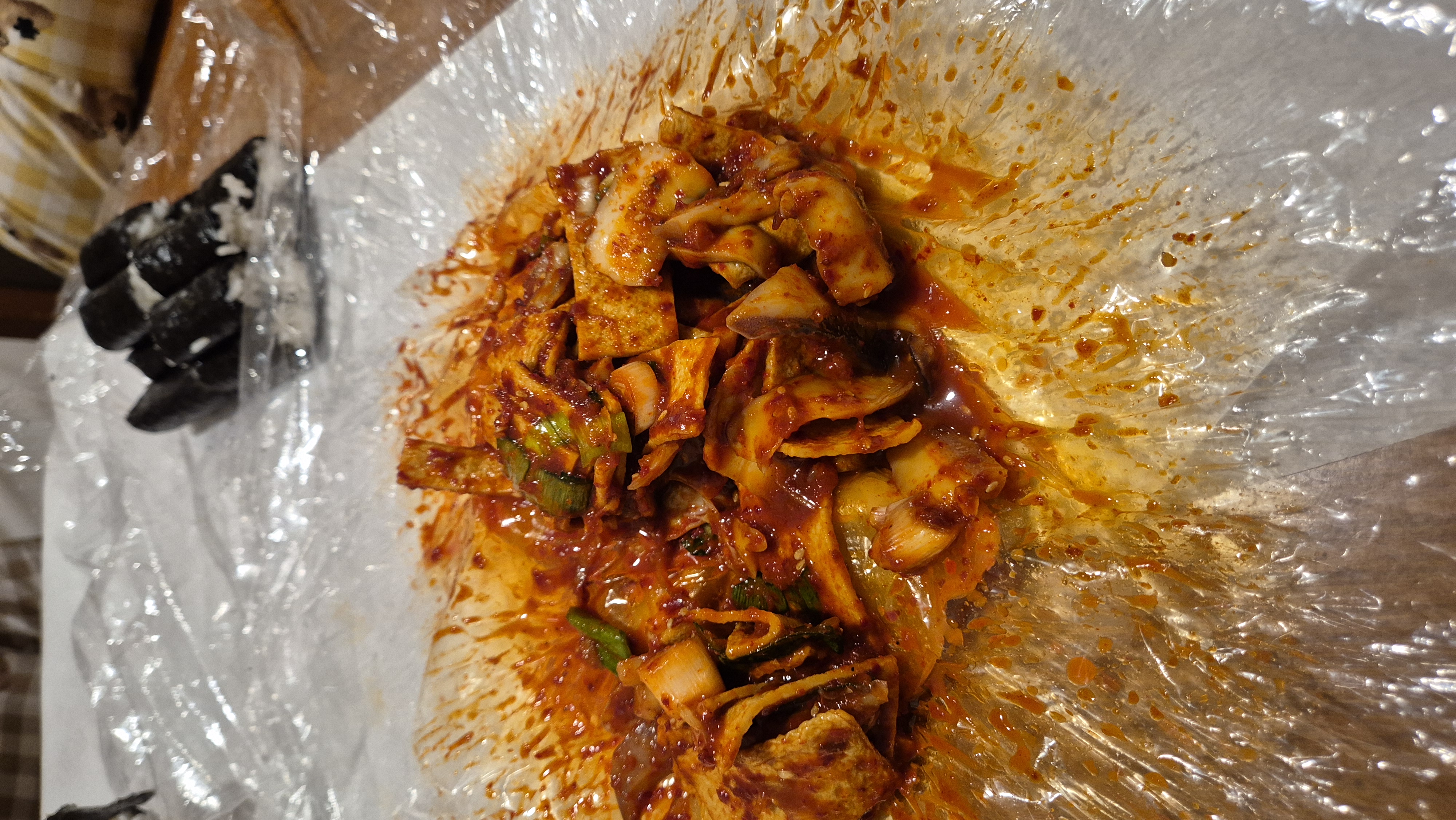 오징어가 잔뜩들어가서 맛있음.