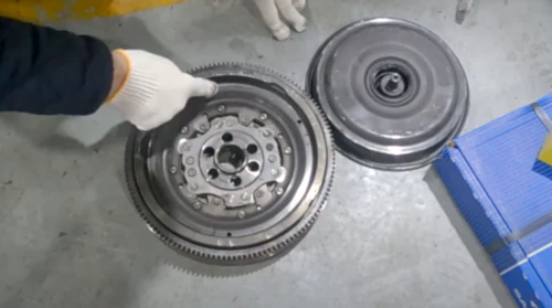 자동차 플라이휠 고장