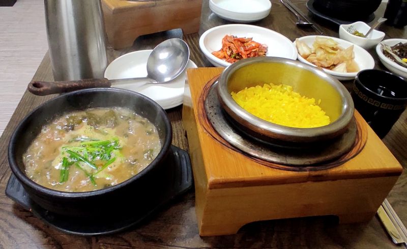 노오란 강 솥밥과 꾸덕한 추어탕