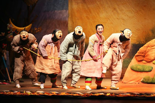 한국의 대표적인 가족 뮤지컬 '반쪽이전' 사진