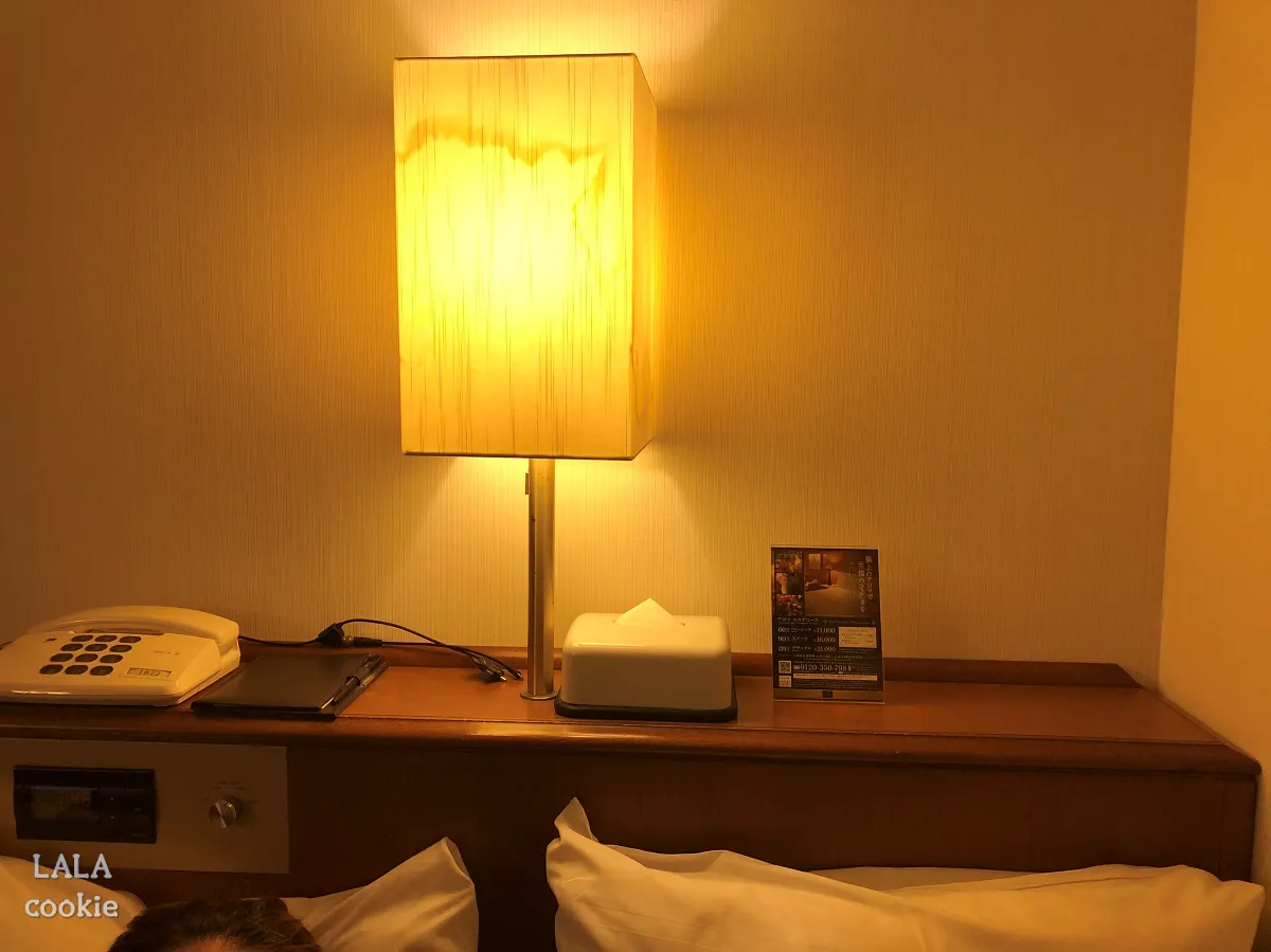 후쿠오카-텐진-가성비-숙소-추천-플라자호텔-후기-침대-조명