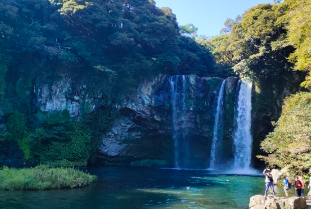 폭포 정면 전망대 (낮)