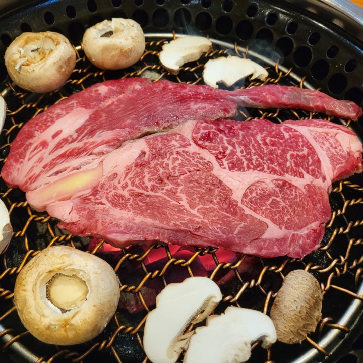 경주 보문단지 맛집 천년한우 소고기 가격 상차림비 육회 한우국밥 내돈내먹 솔직후기입니다.