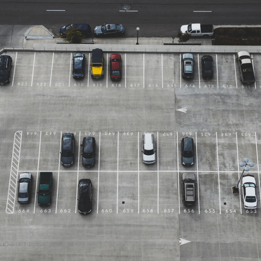 주차장 위에서 본 사진