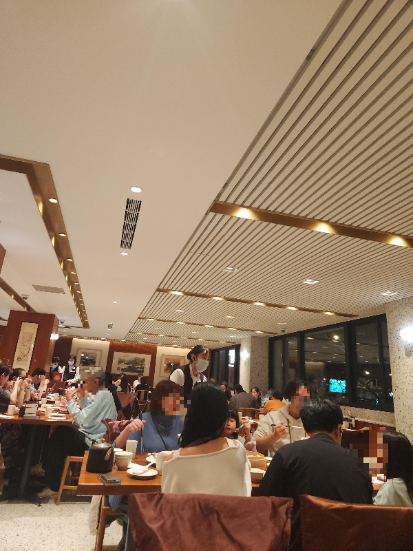 타이베이 샤오롱바오와 대판 야끼: 딘타이펑 vs Goodbeitao, 歐林 vs Mosun Teppanyaki_딘타이펑_실내