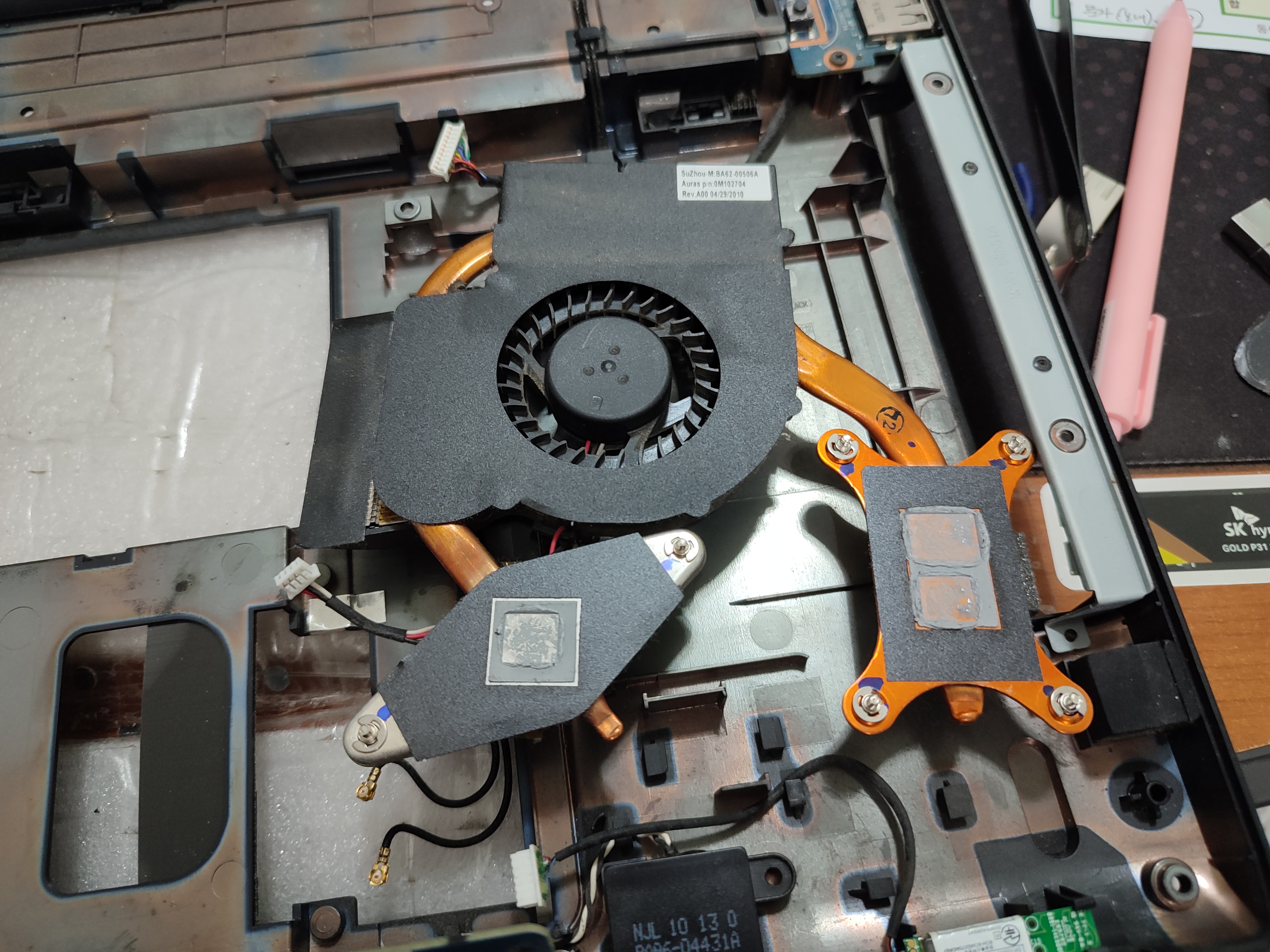 방열판에 묻은 굳은 서멀도 깨끗하게 닦아내고