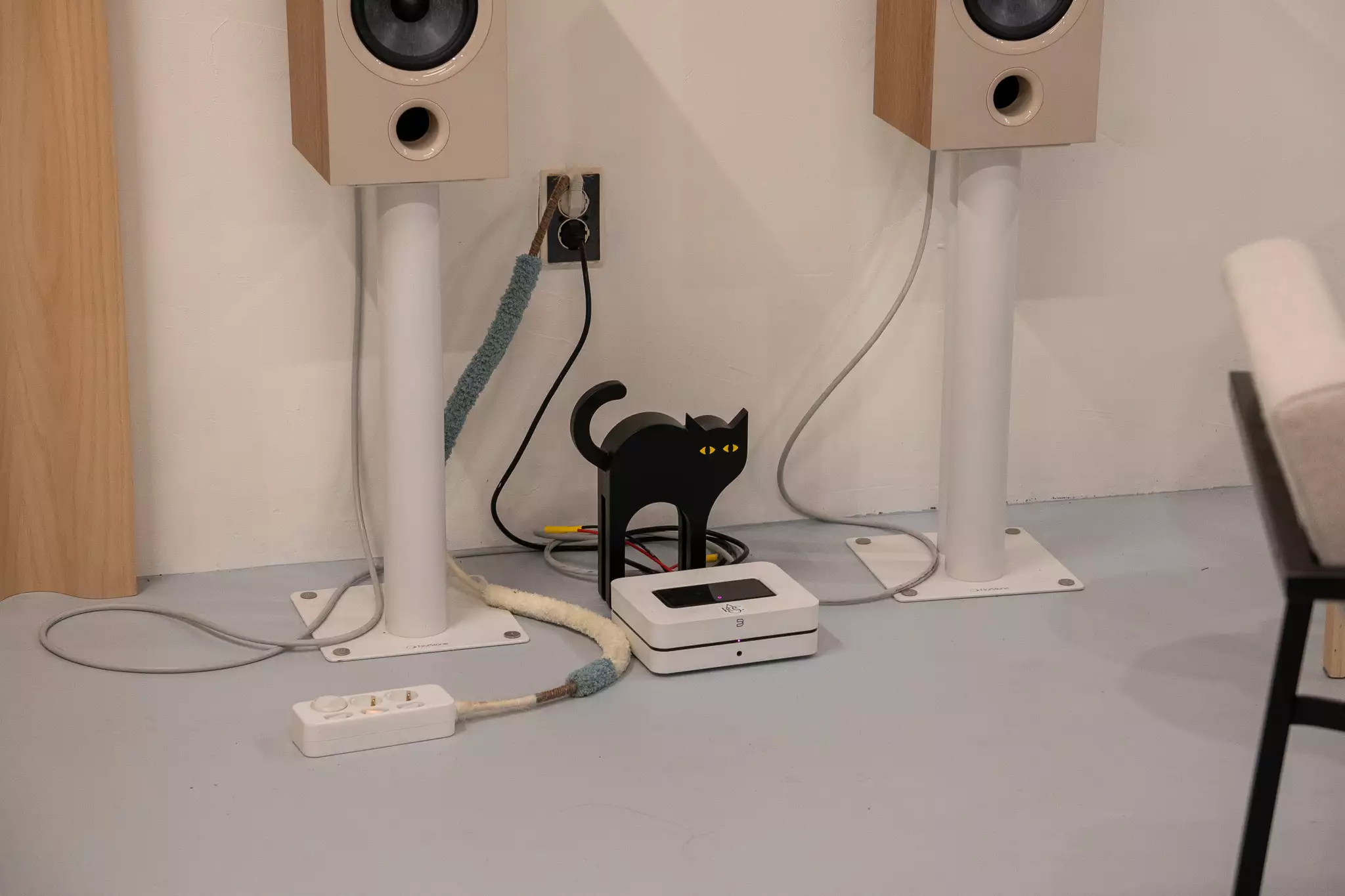 아르코커피로스터스-스피커장식