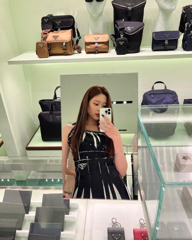 김민주 프라다 트로피코 팝업 스토어