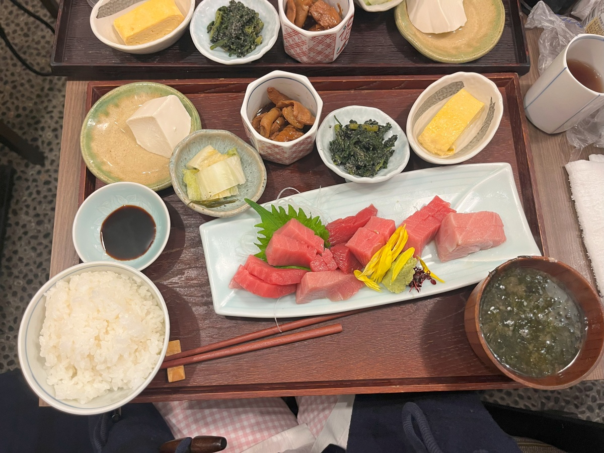 일본 도쿄 현지인 맛집 아오이 교엔 참치회 정식