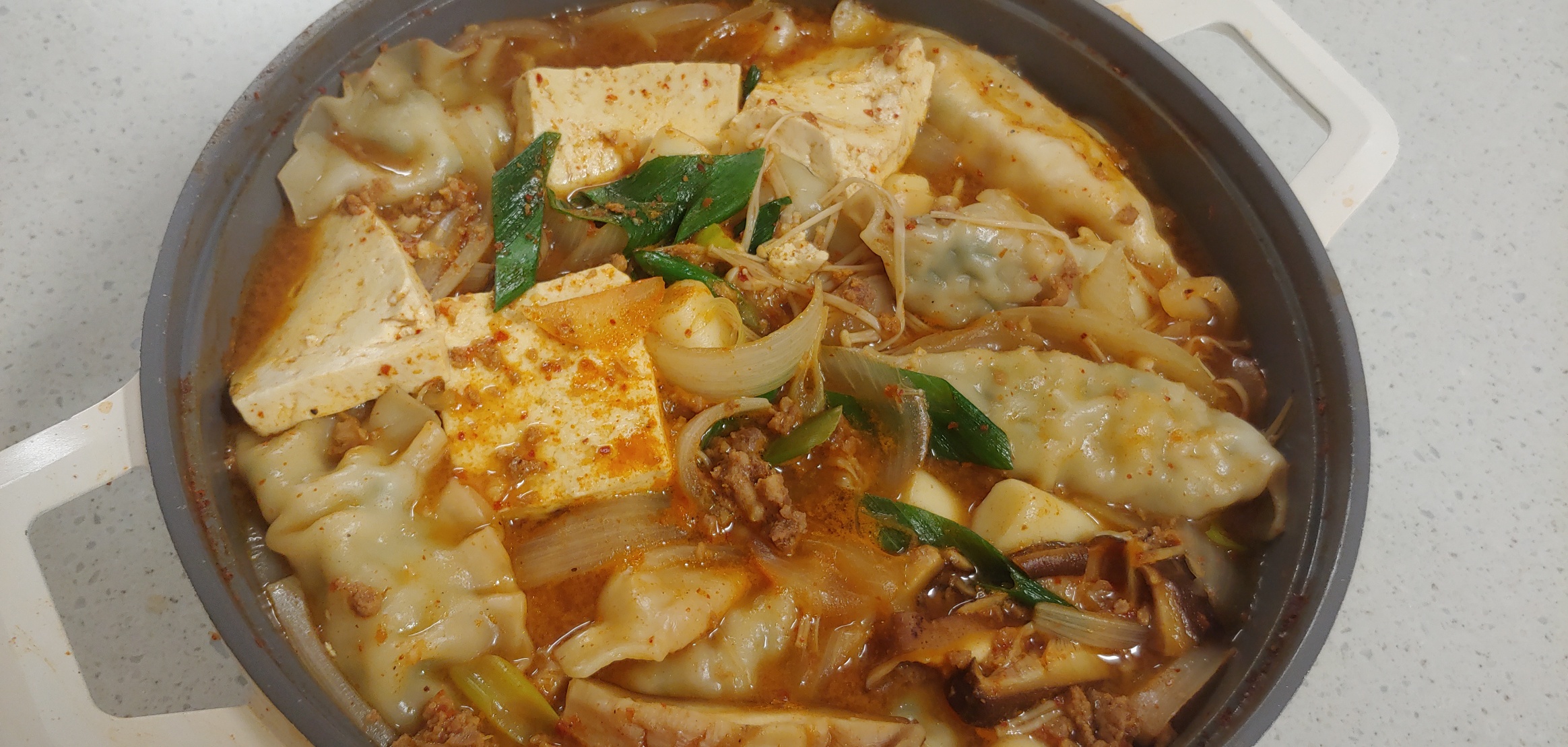 완성된 만두전골