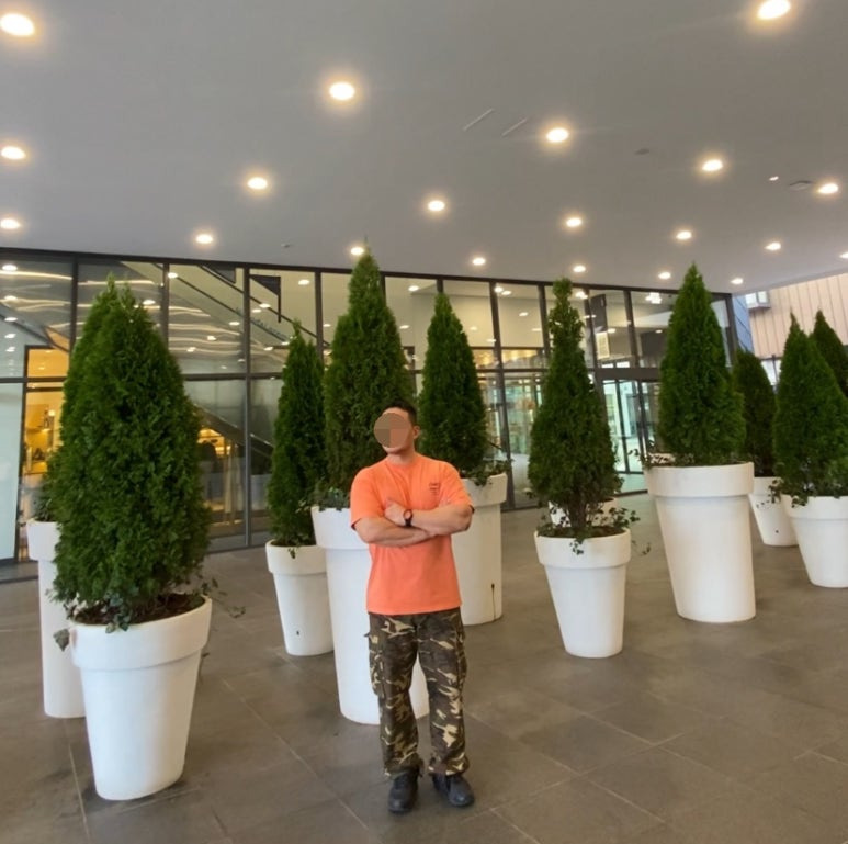 데일리룩(2025. 9. 11.)크림소다랩 스톤 워싱 피그먼트 쿼터 오렌지 블랙 반팔 티셔츠, 위캔더스 WKNDRS 카모카고 조거팬츠, 루미녹스 주황 3954뉴발란스 트레일 올블랙