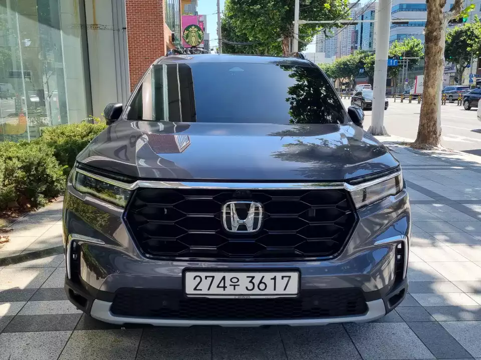 혼다 파일럿 앞모습입니다.