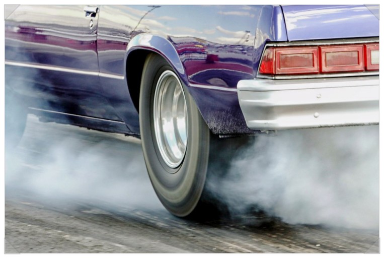 자동차 급출발 사진