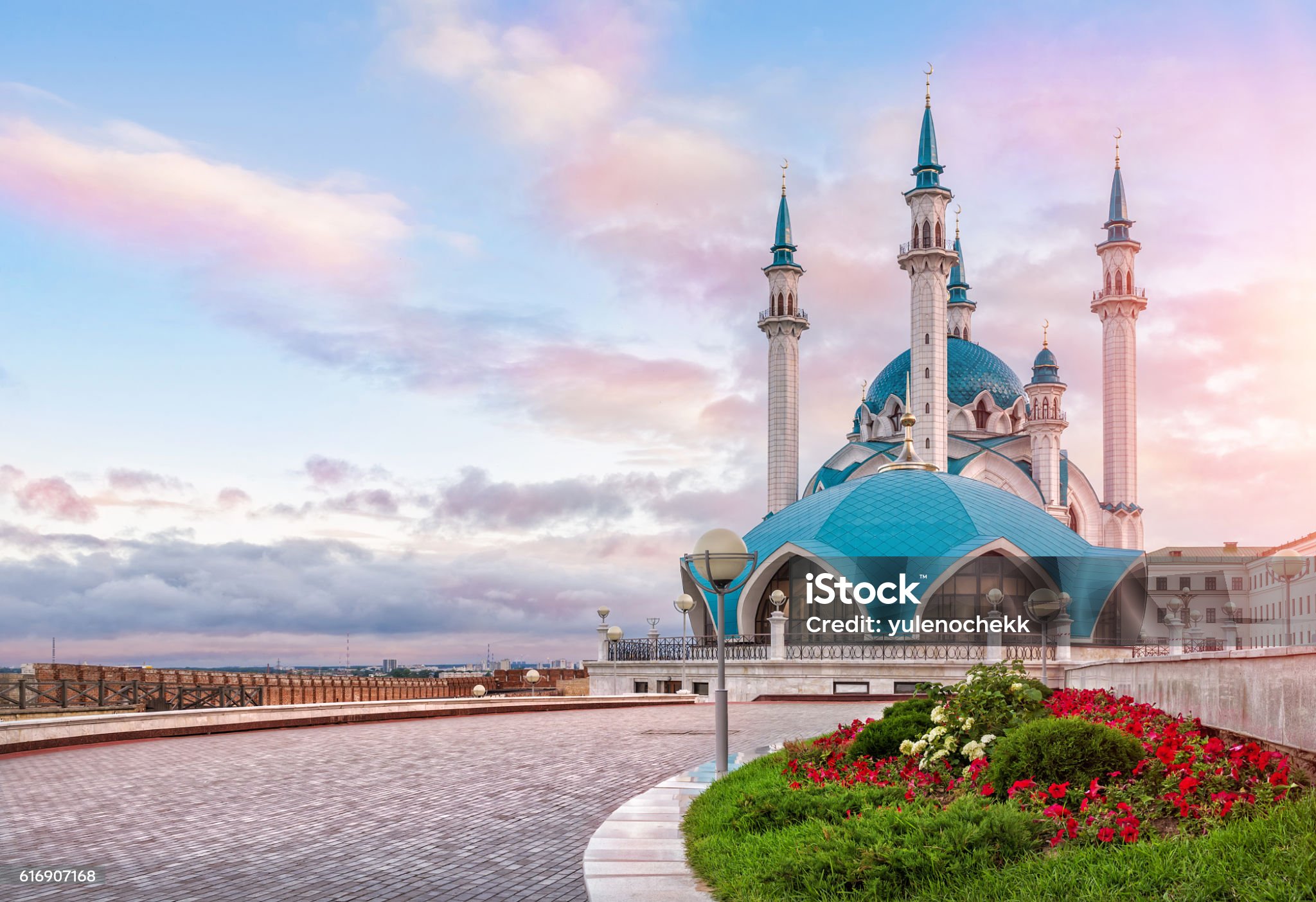 카잔의 한 극장건물을 찍은 사진입니다.