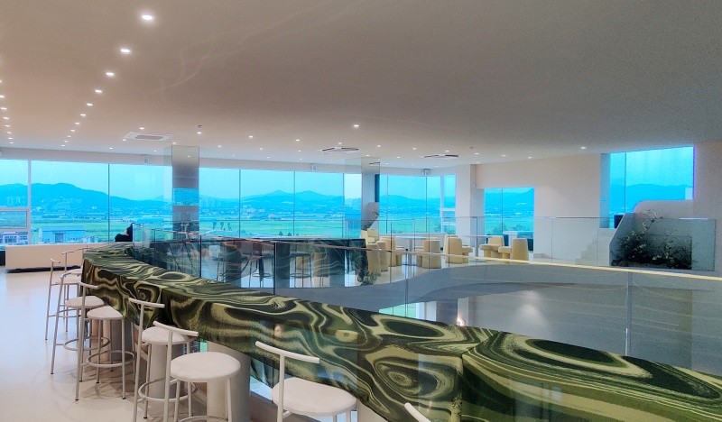 아래층이 내려다 보이는 좌석