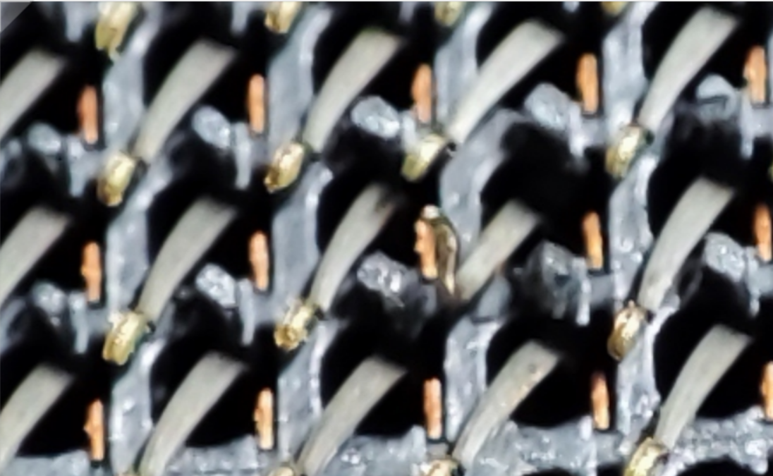 CPU 소켓 핀 중에 핀 하나가 쏟았네요