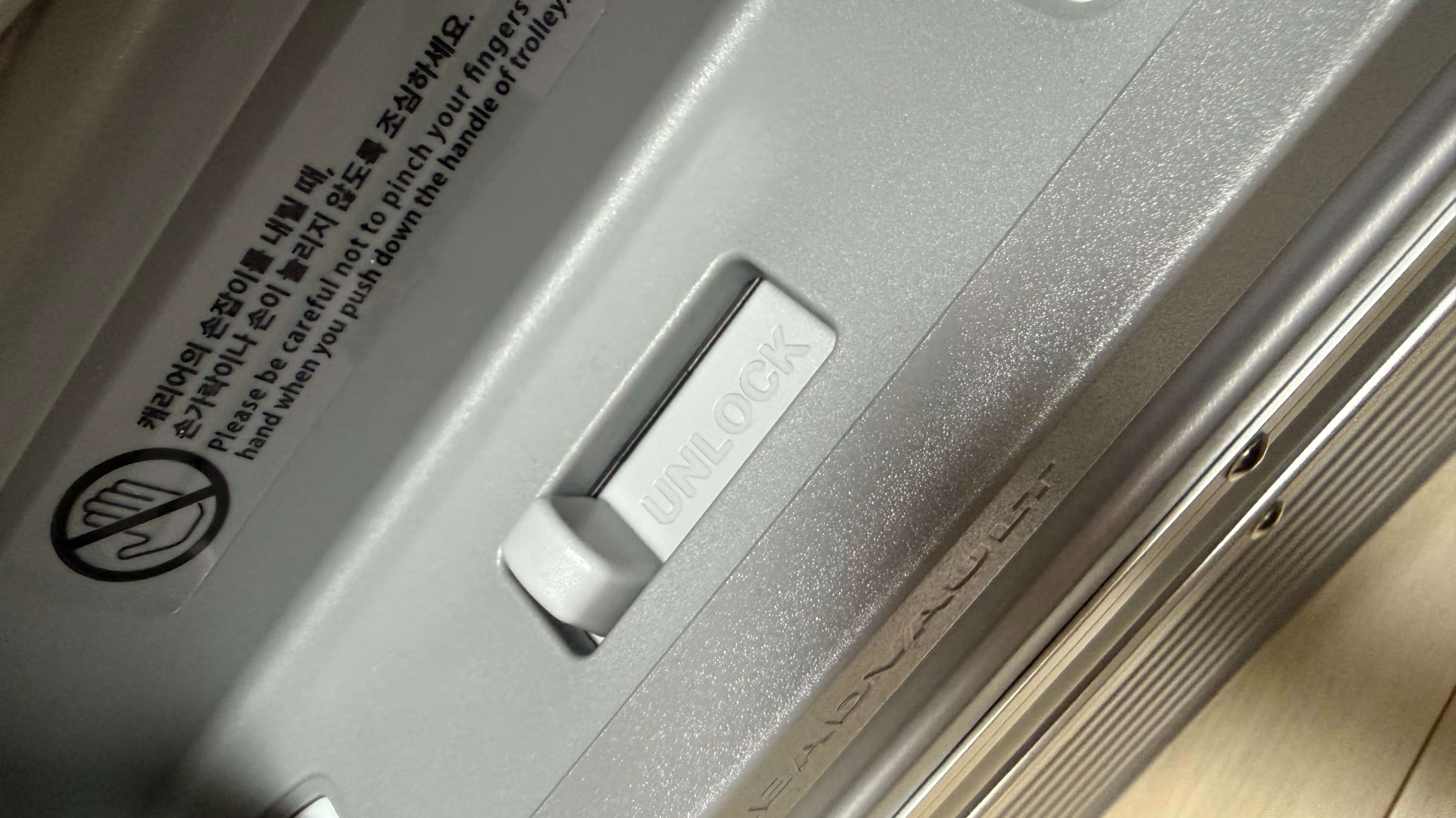 리드볼트 캐리어 플랩