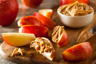 사과 슬라이스 땅콩버터