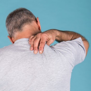 오른쪽 날개뼈 통증, 부음, 찌릿, 저림 증상 및 원인과 치료