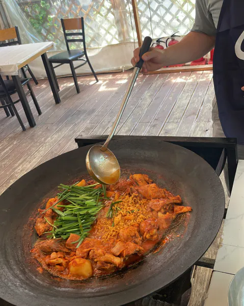 생생정보 대결 맛 대 맛 솥뚜껑 닭볶음탕 vs 솥뚜껑 삼겹살