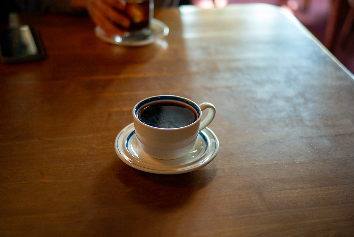 라이카 M-P 240의 암부 표현과 카페 실내 스냅 사진