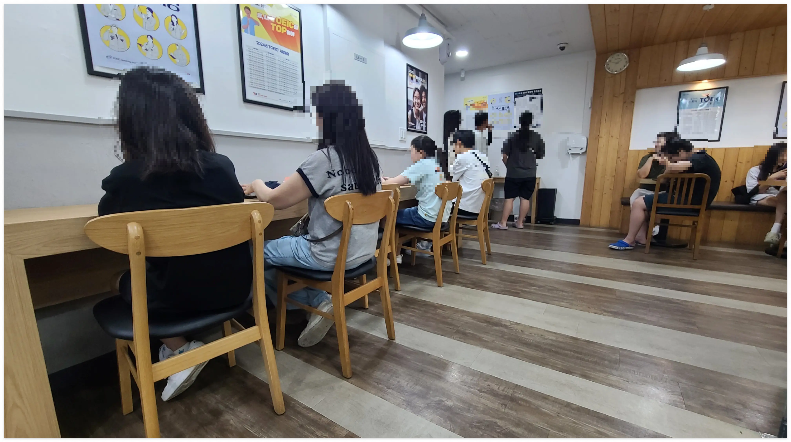 대전 CBT센터-대기실-사람