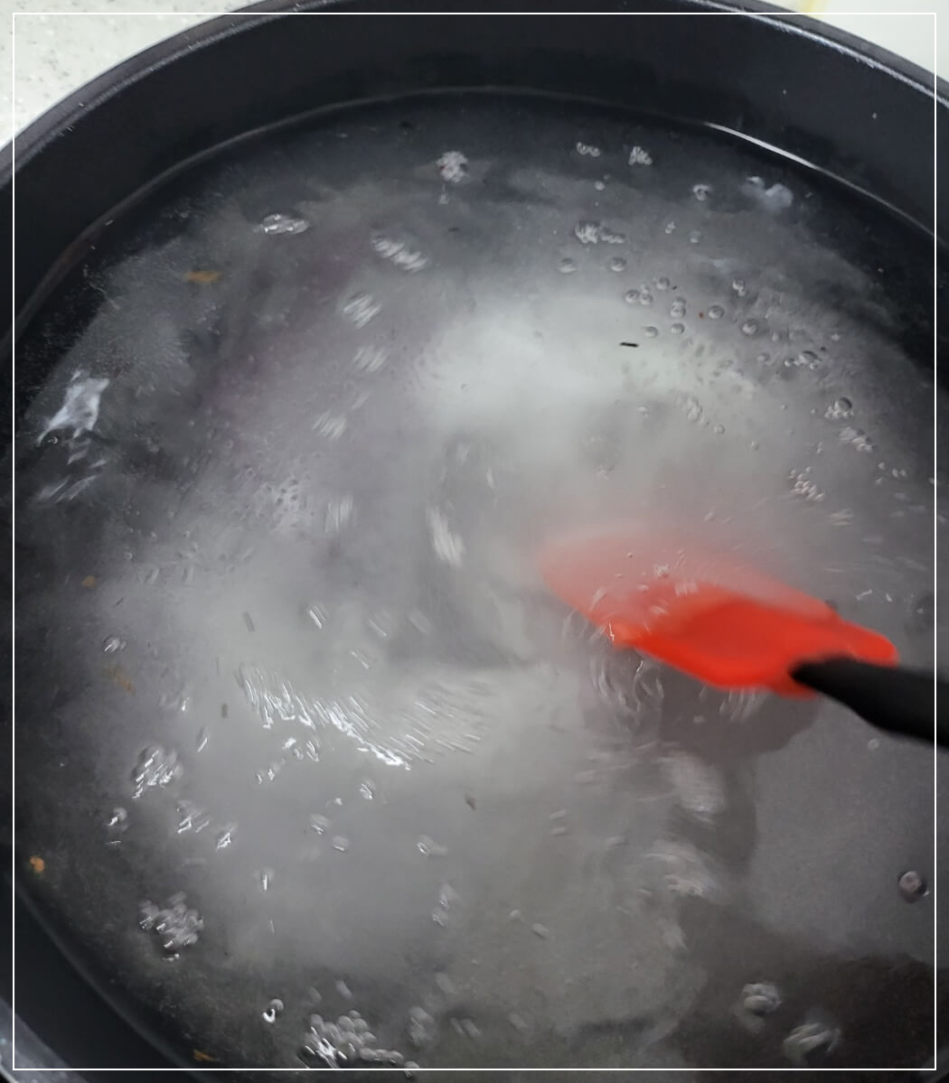 끓는 물에 베이킹소다 녹이기