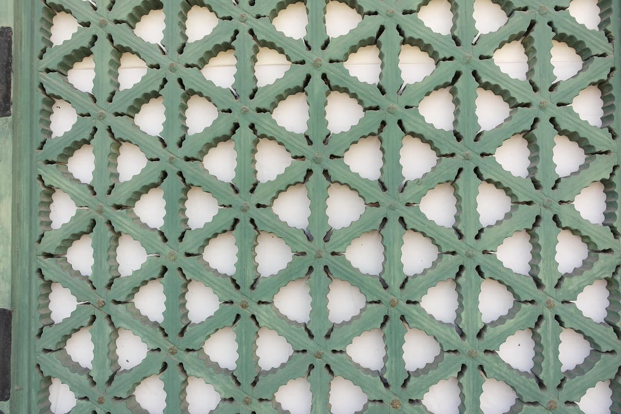 전통 문양을 로고에 적용할 때 주의해야 할 구조적 요소