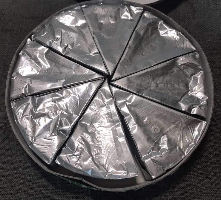 이날피 크림치즈 포션 8조각이 들어있는 모습입니다.