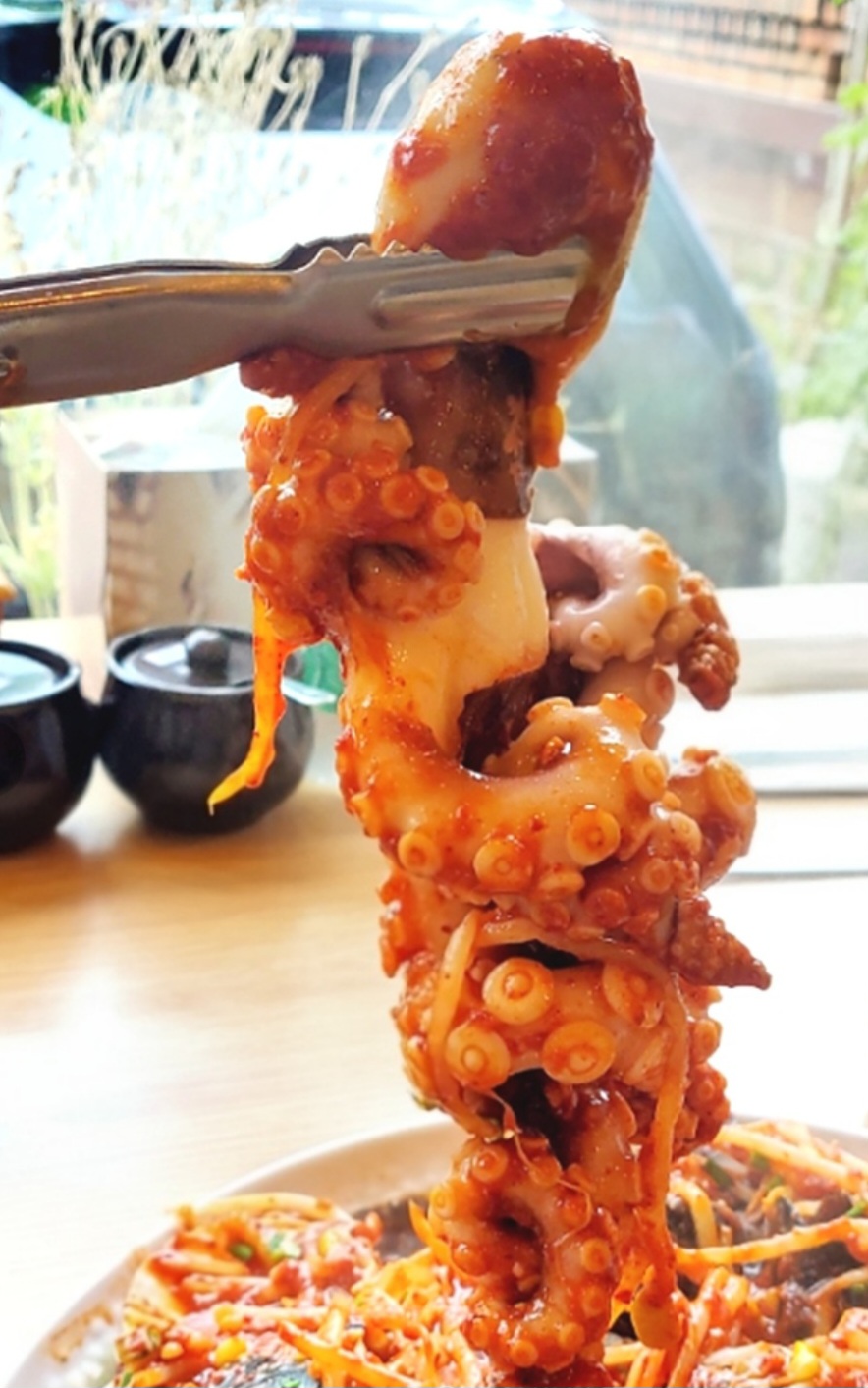 둔촌동 해물찜 통낙지 들어 올린 모습