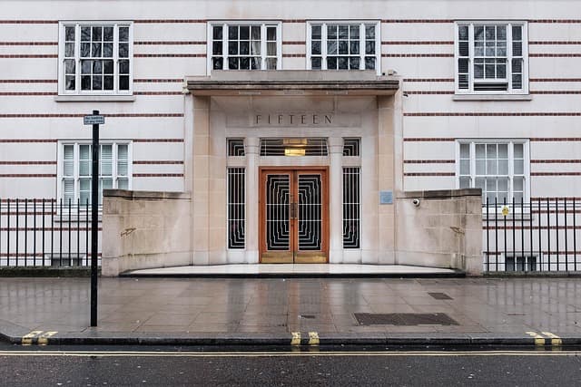 아르데코 건축 양식의 확산과 현대적 재해석