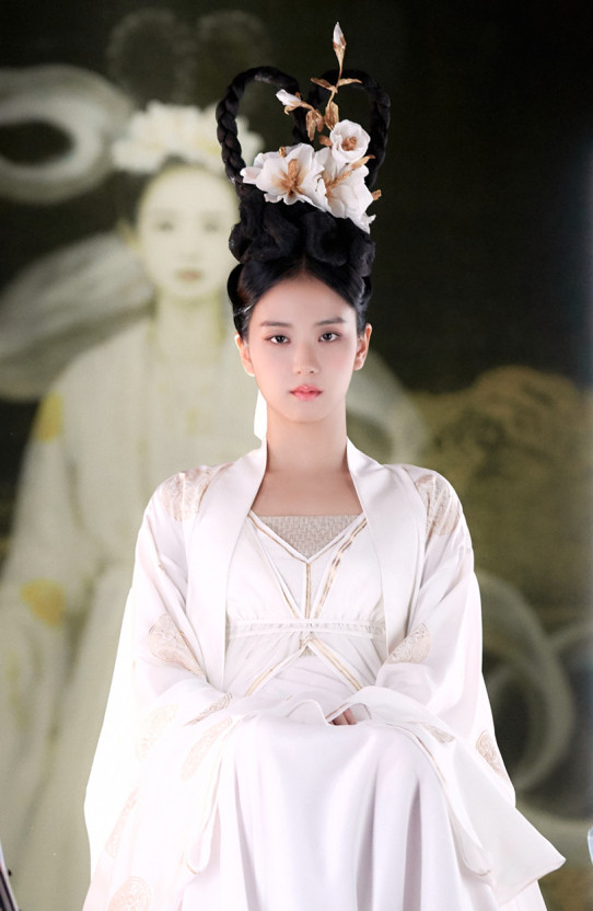 선녀 역 - (특별 출연) - 선녀무당이 모시는 선녀. 아름다운 용모