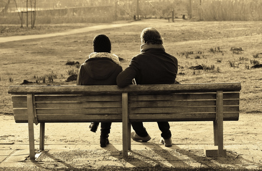 공통 관심사를 빠르게 찾고 대화하는 장면